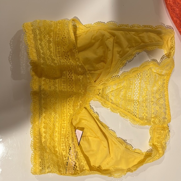 Victoria Secret Lot of 2 Bralette Size S - Picture 3 of 7